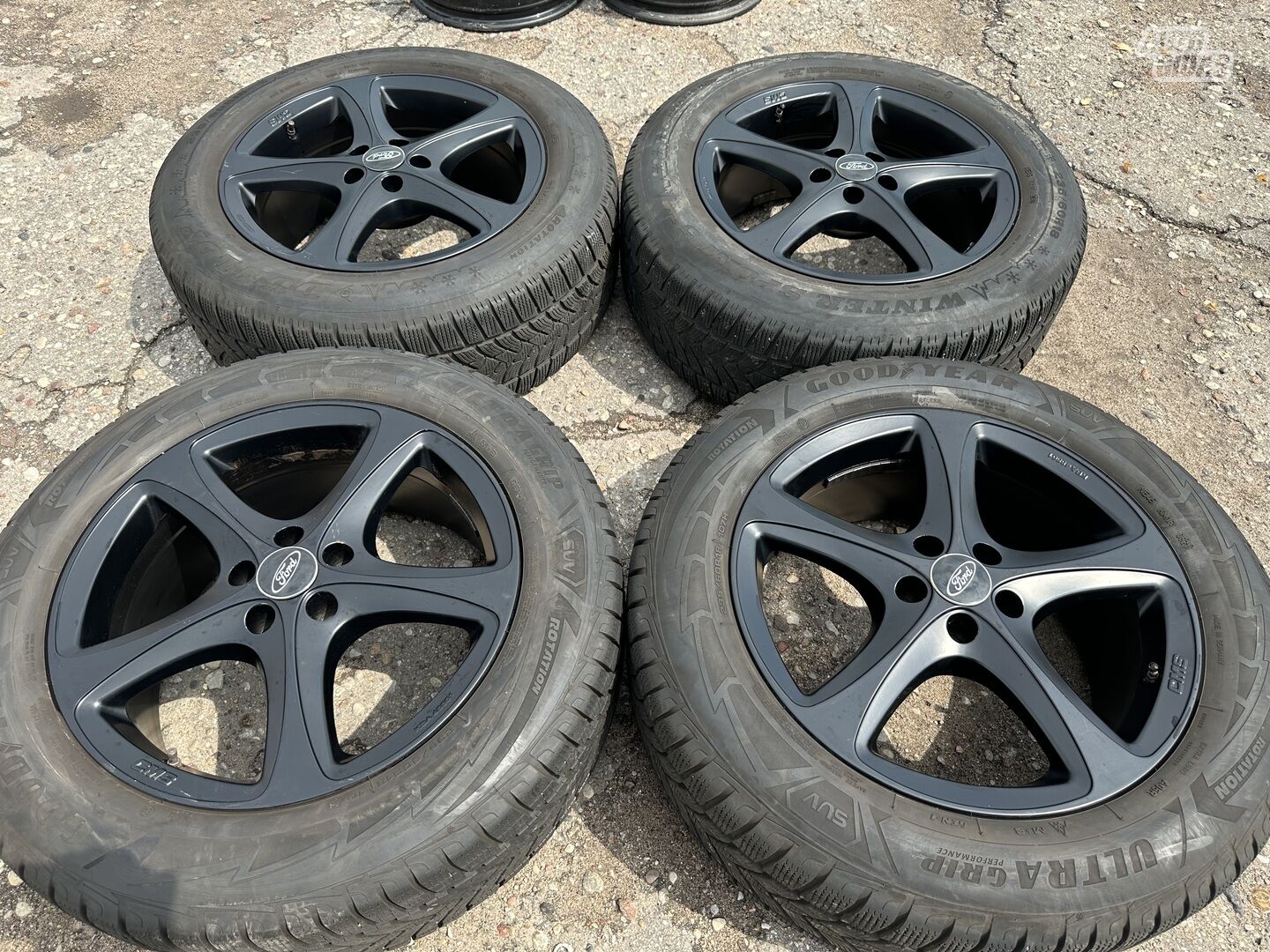 Ford Siunciam, 8J ET42 light alloy R18 rims