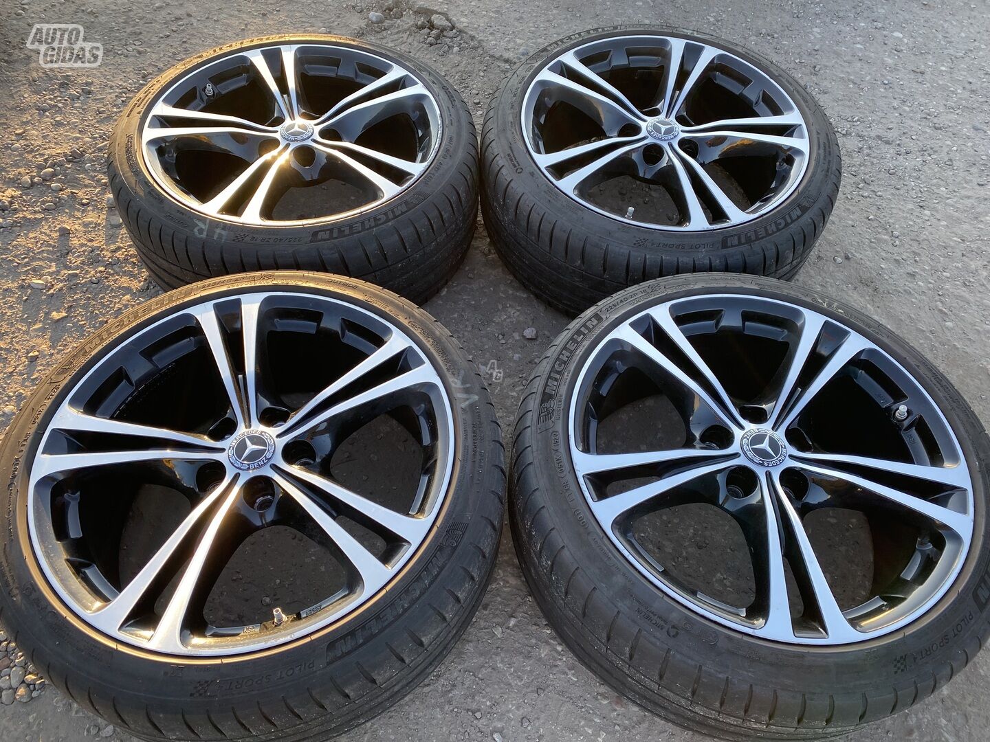 Mercedes-Benz Siunciam, 8J ET50 light alloy R18 rims