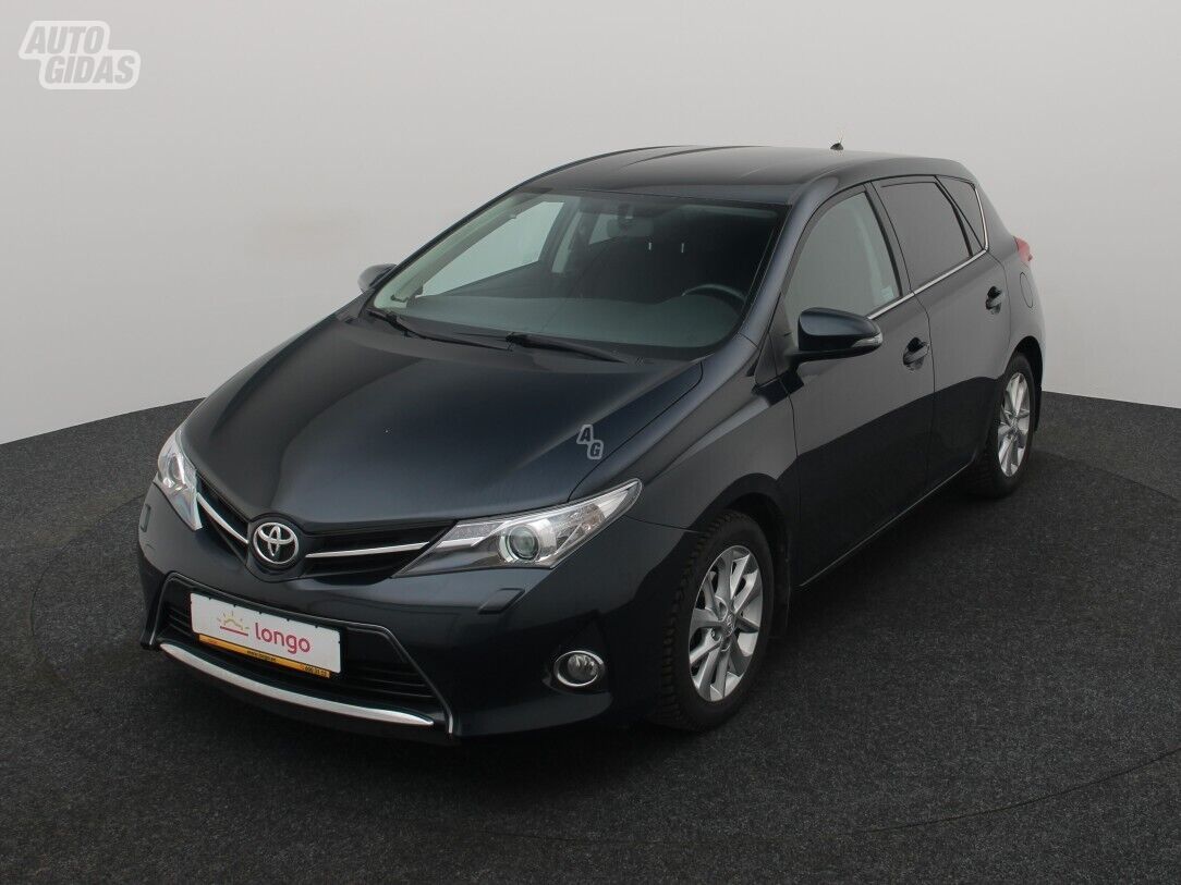 Toyota Auris 2013 г Хэтчбек