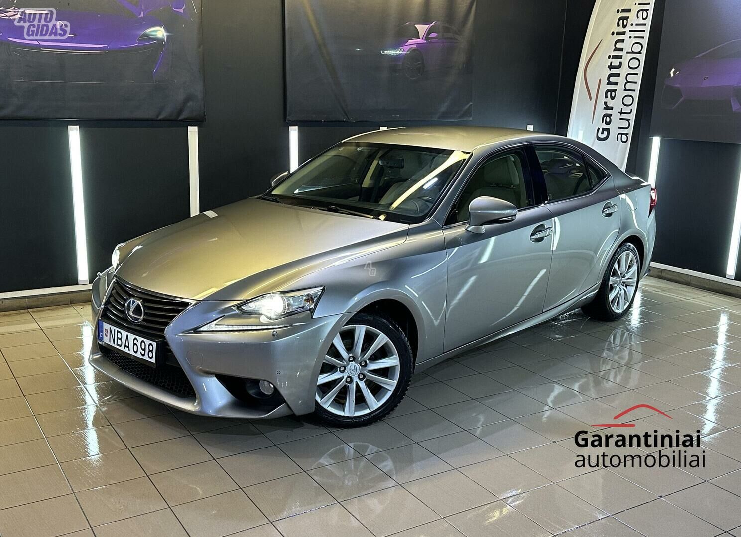 Lexus IS 300h 2014 y Sedan