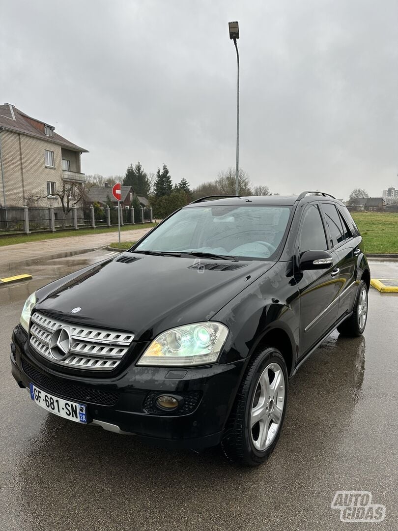 Mercedes-Benz ML 320 2006 г Внедорожник / Кроссовер