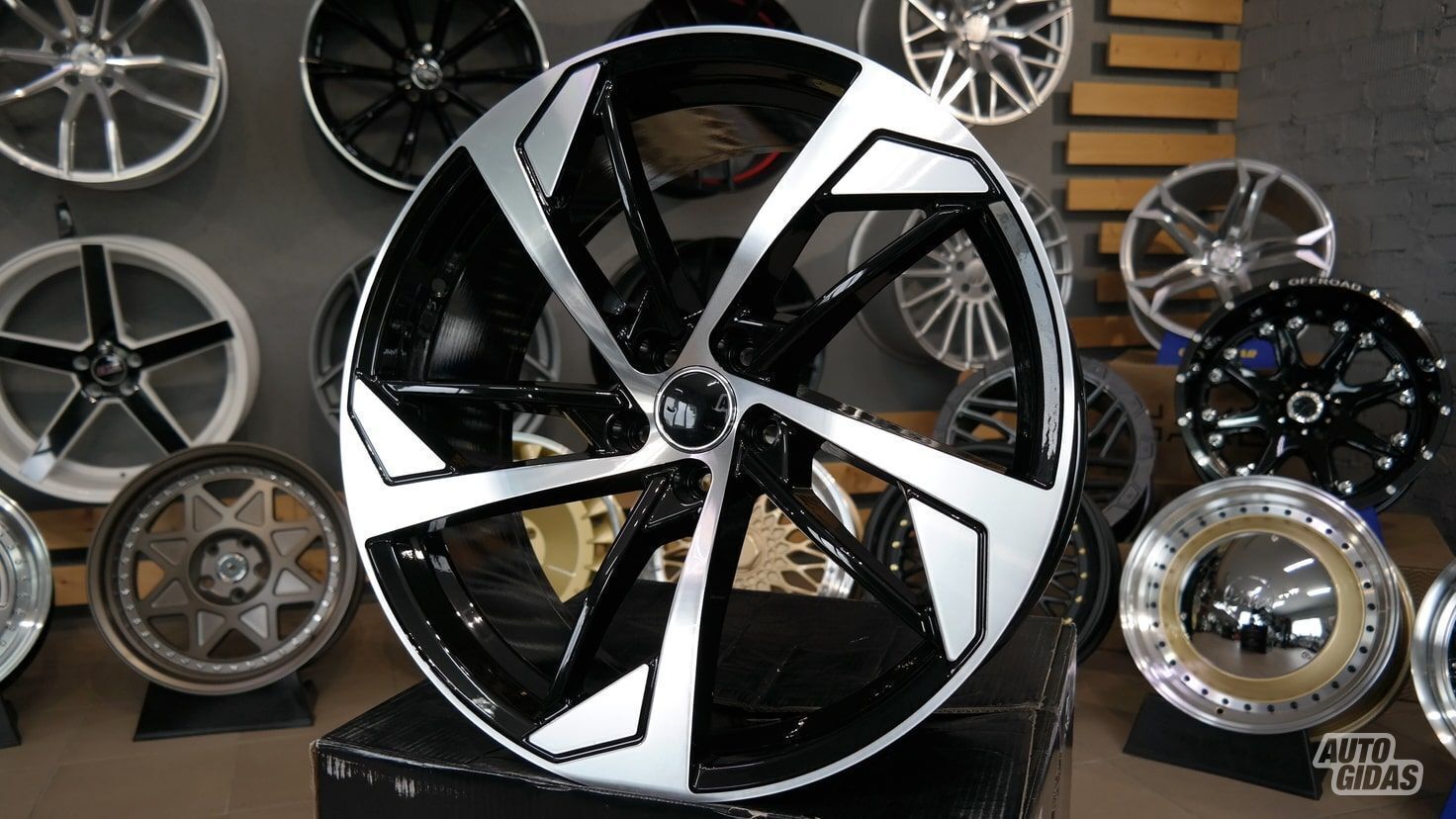 Autowheels Audi RS5 Trapezoid Style A7 A8 lengvojo lydinio R19 ratlankiai