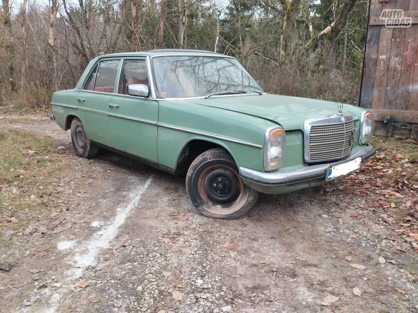 Mercedes-Benz E 240 1974 y Sedan