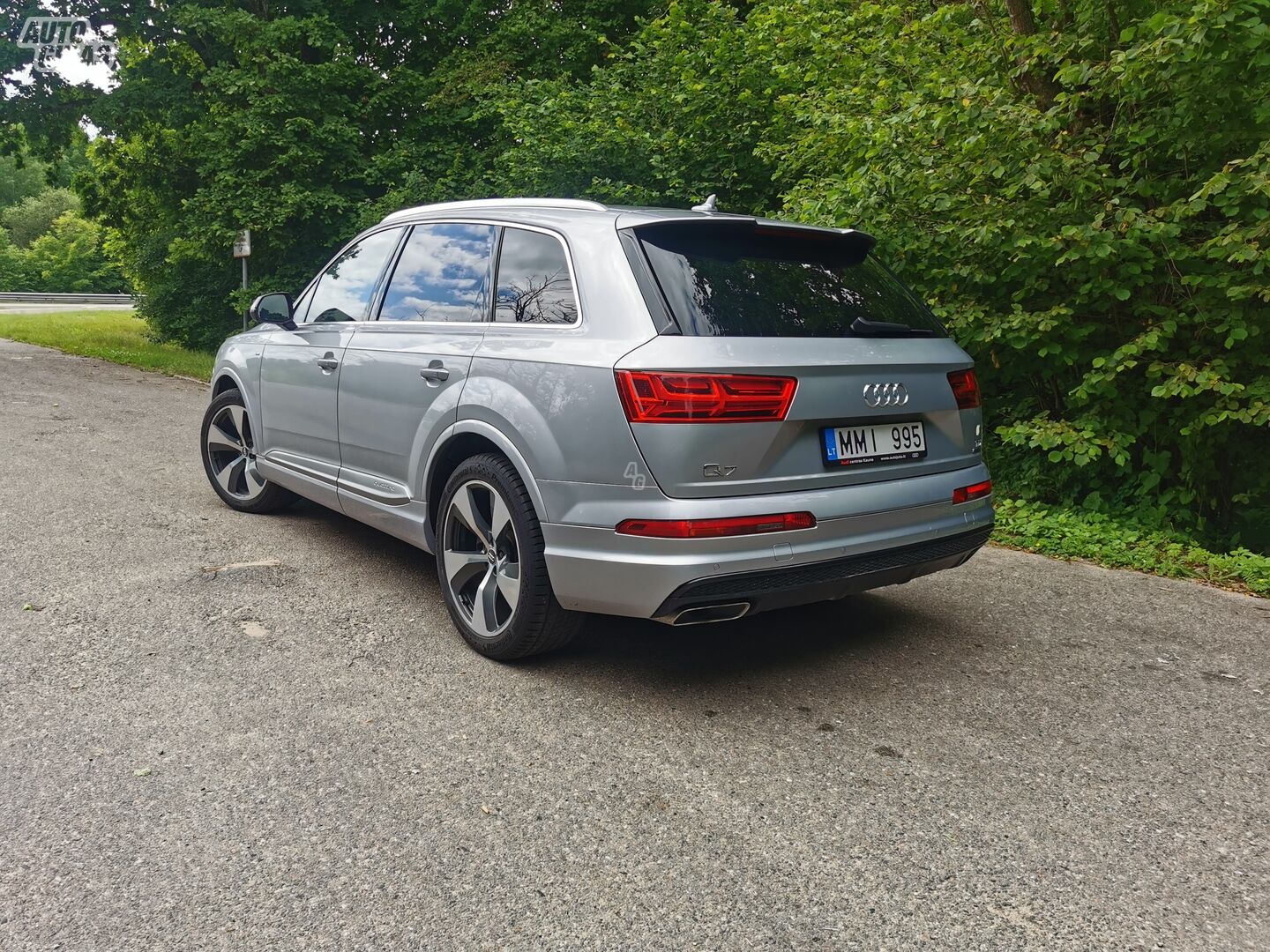 Audi Q7 2016 y Off-road / Crossover