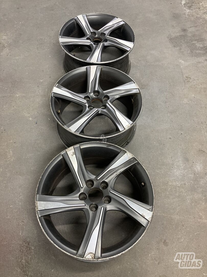 Volvo light alloy R18 rims