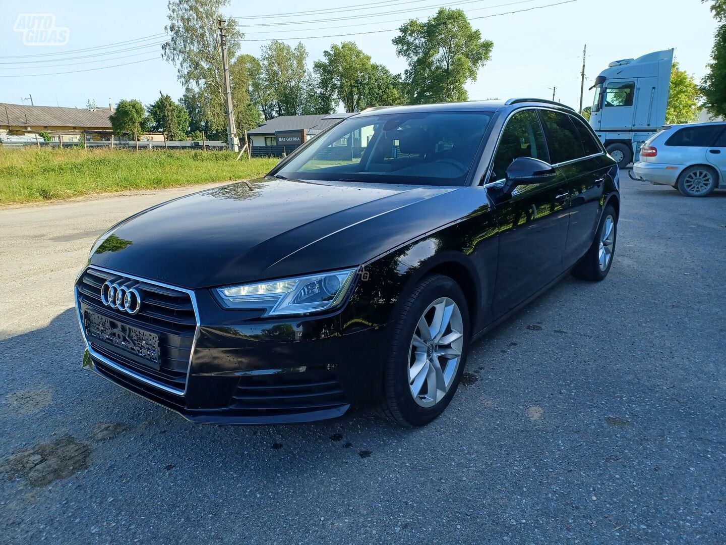 Audi A4 B9 2016 y