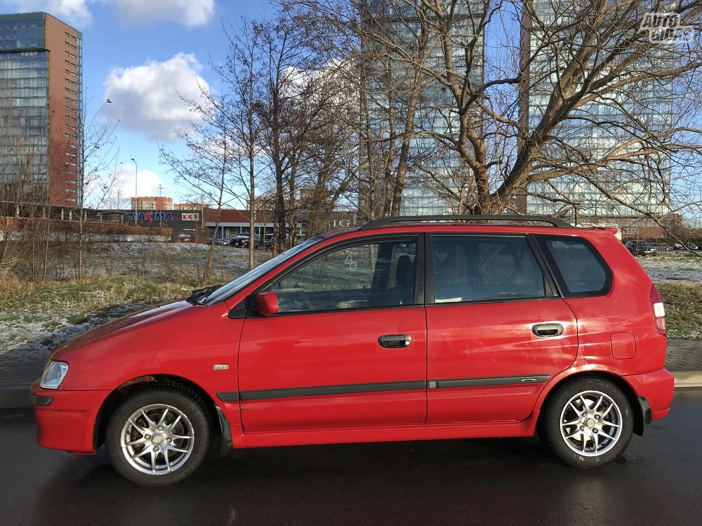 Mitsubishi Space Star 2002 y Van