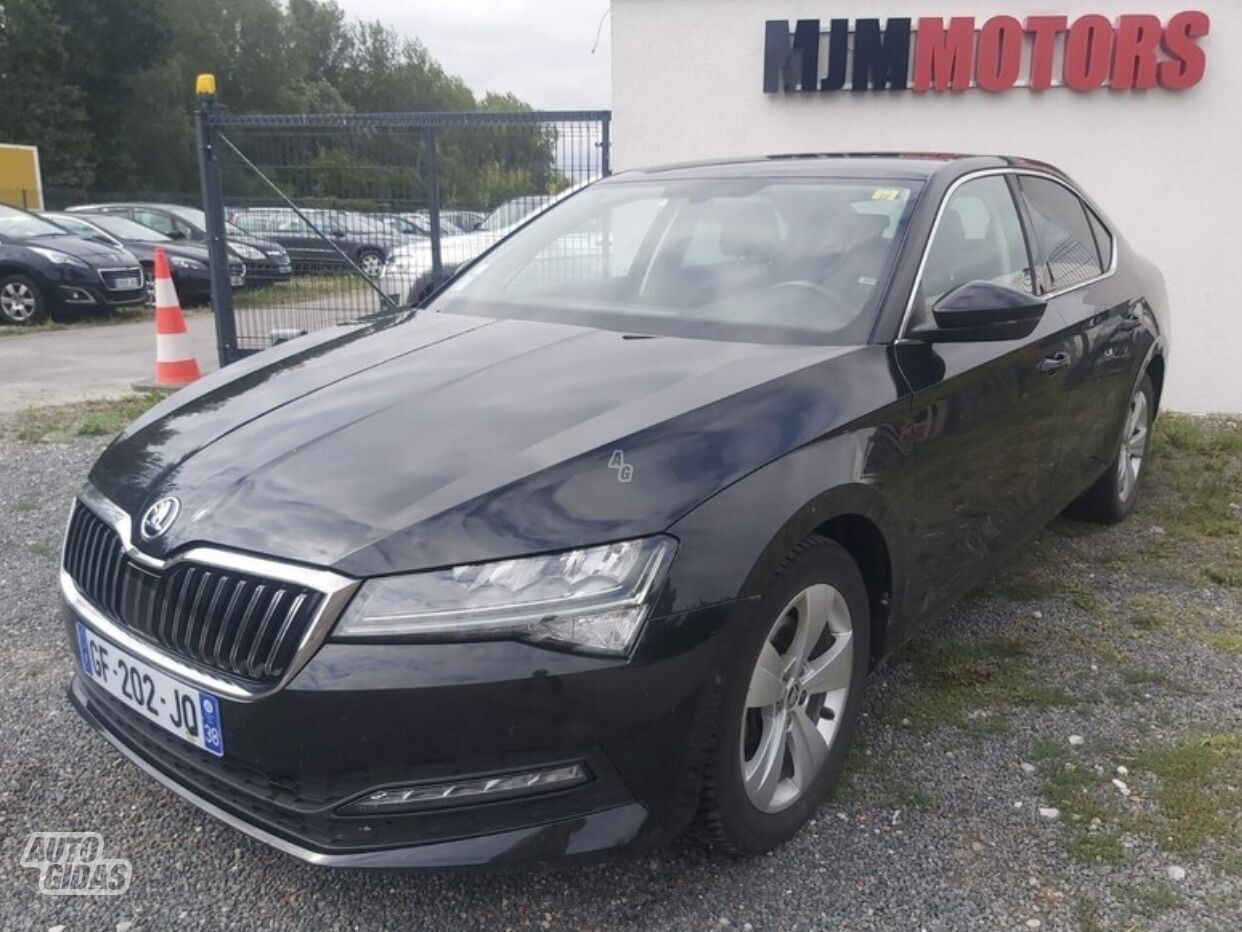 Skoda Superb 2022 y Hatchback