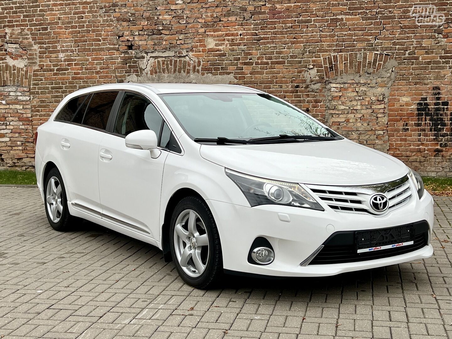 Toyota Avensis 2012 y Wagon