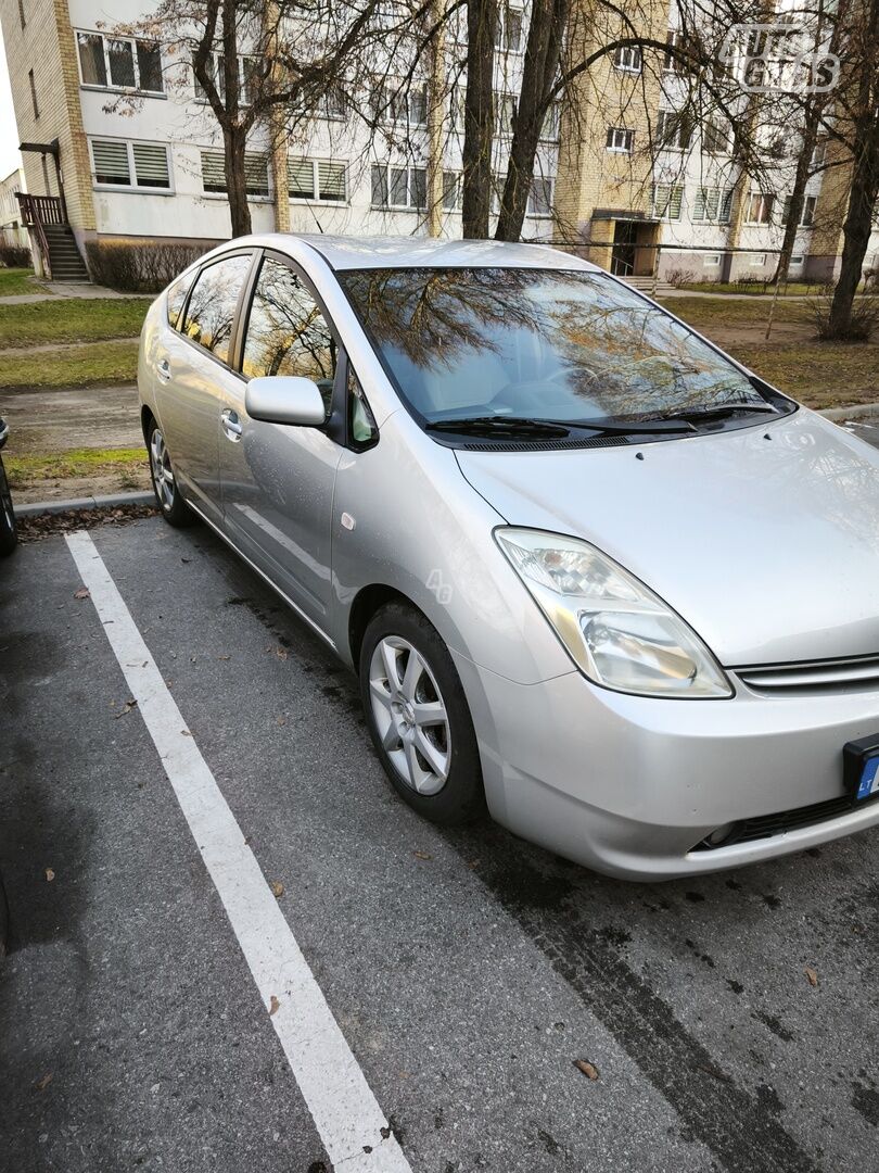 Toyota Prius 2005 г Хэтчбек