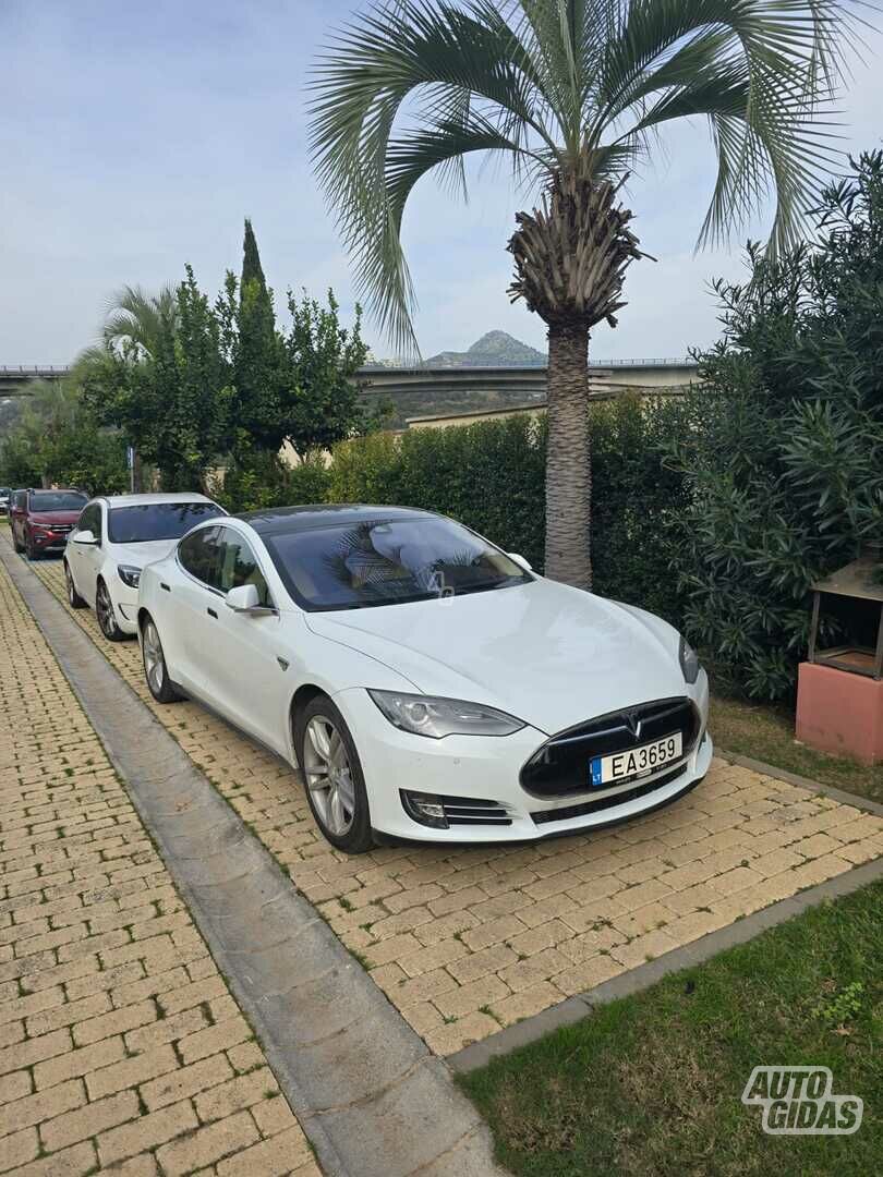 Tesla Model S 2014 m Hečbekas