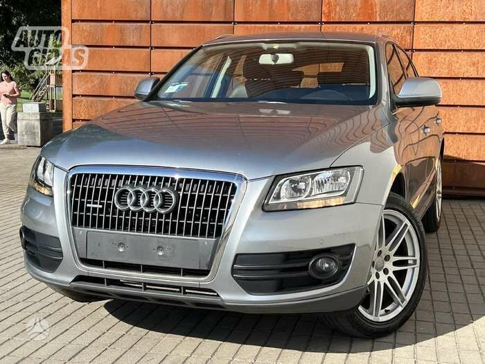 Audi Q5 2010 y Off-road / Crossover