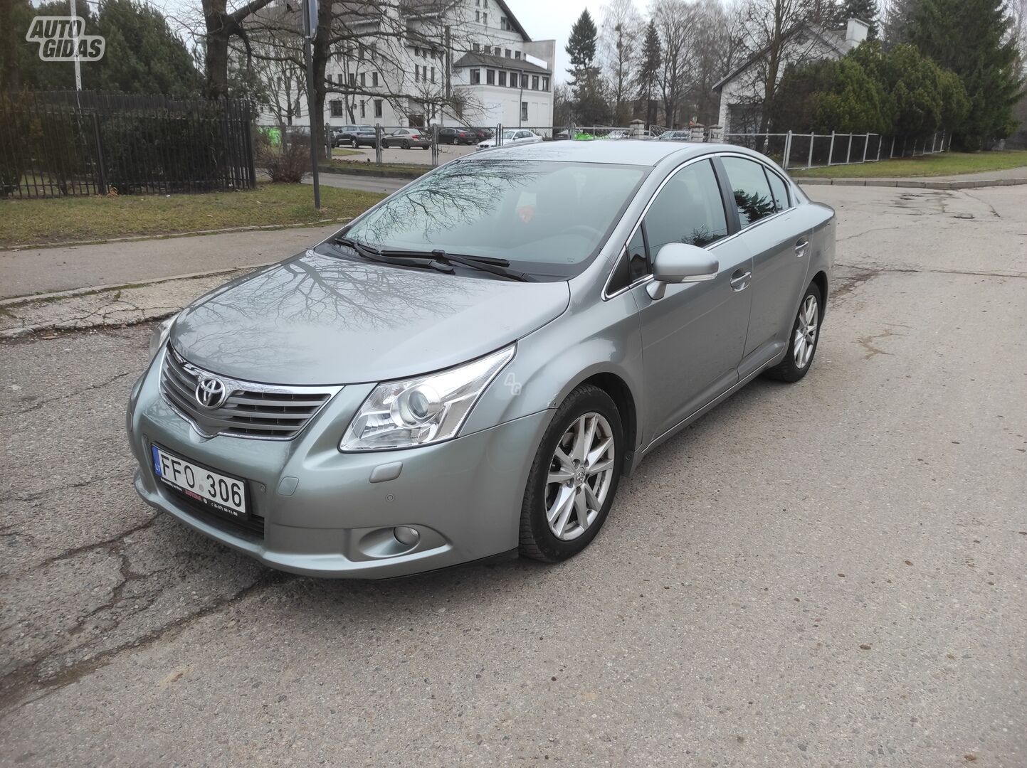 Toyota Avensis 2011 y Sedan