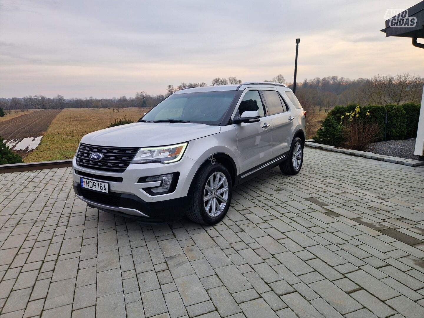 Ford Explorer 2016 y Off-road / Crossover