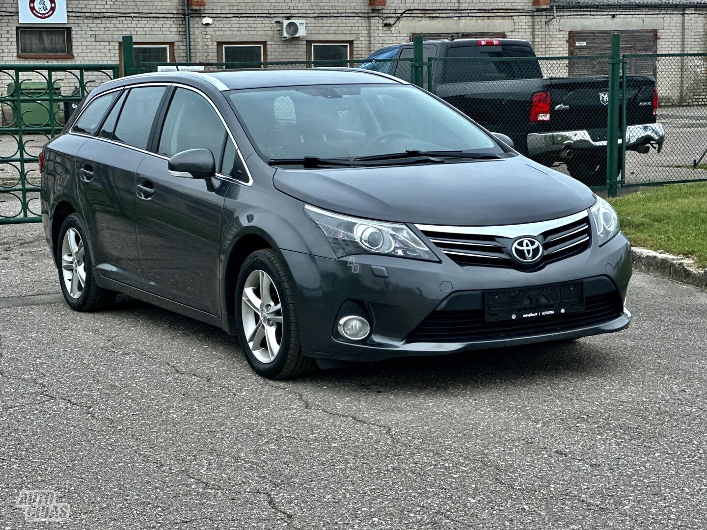 Toyota Avensis 2012 y Wagon