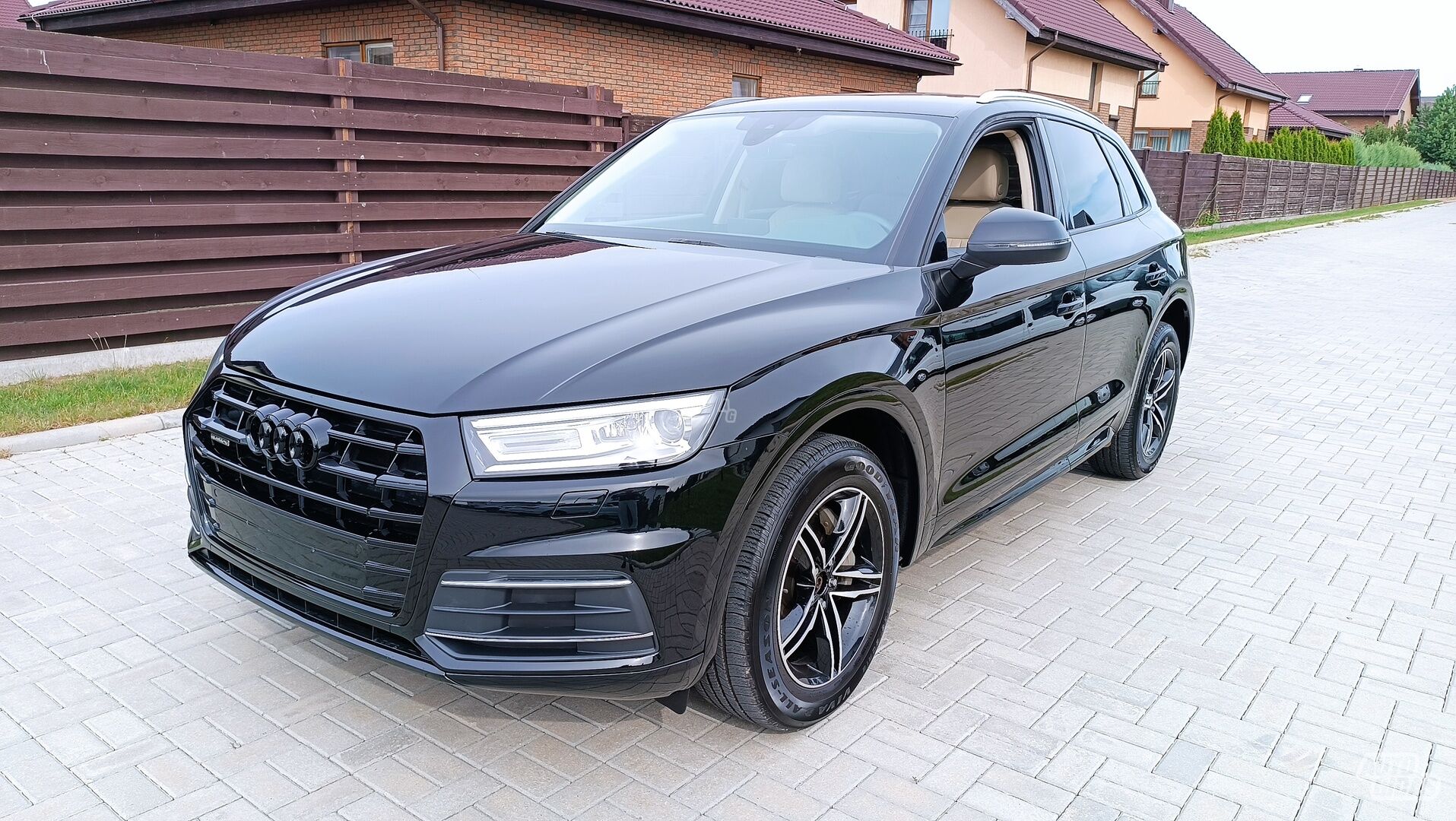 Audi Q5 2018 m Visureigis / Krosoveris