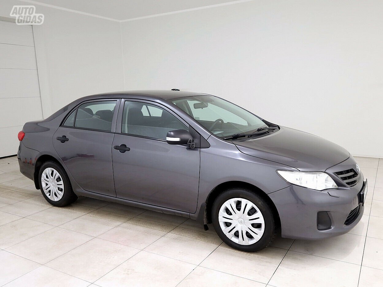 Toyota Corolla 2012 г Седан