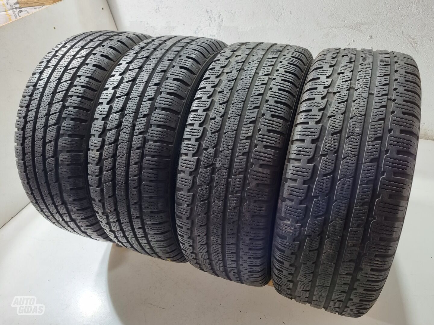 Kumho 6-7mm R17 žieminės padangos lengviesiems