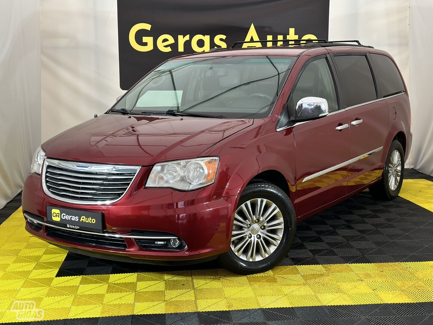 Chrysler Town & Country 2015 m Vienatūris