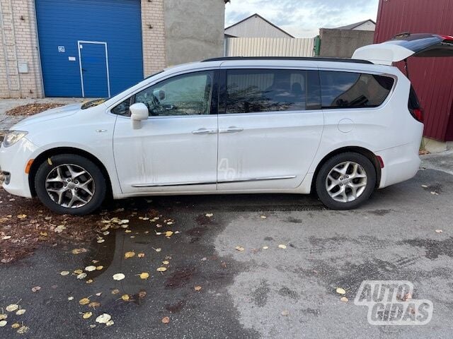 Chrysler Pacifica 2017 m Vienatūris