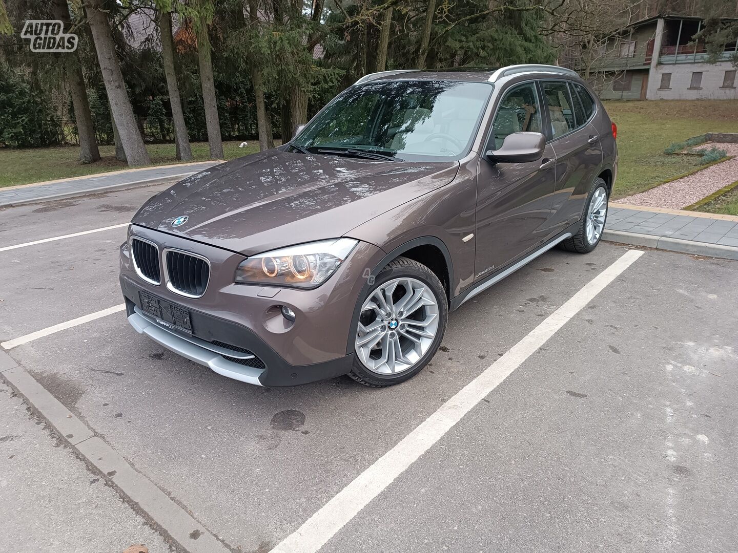 Bmw X1 2011 г Внедорожник / Кроссовер