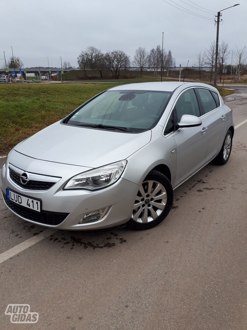 Opel Astra 2011 y Hatchback