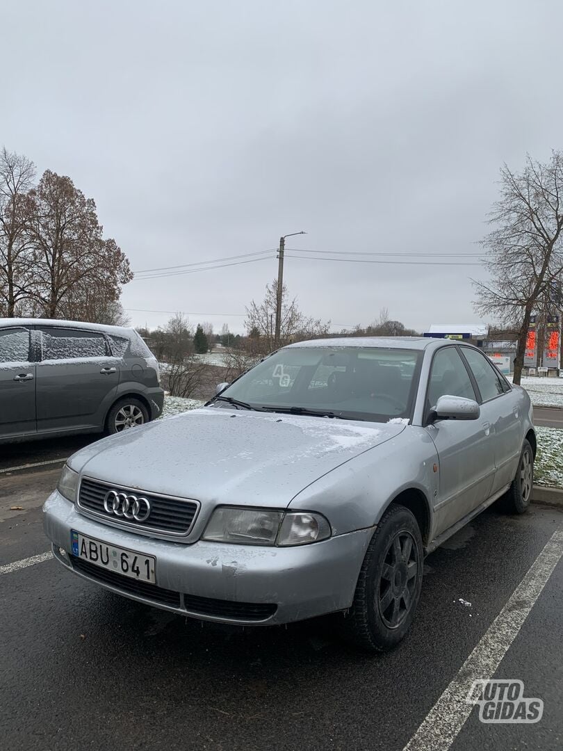 Audi A4 B5 1998 y