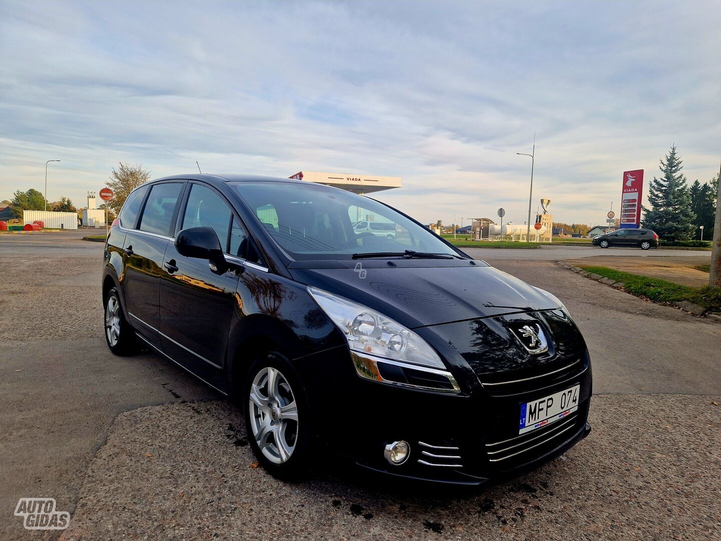 Peugeot 5008 2011 y Van