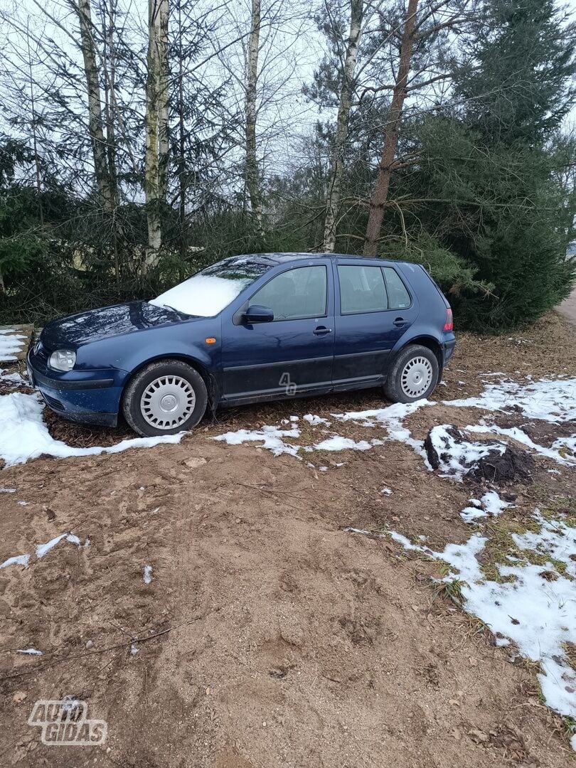 Volkswagen Golf 2000 m dalys