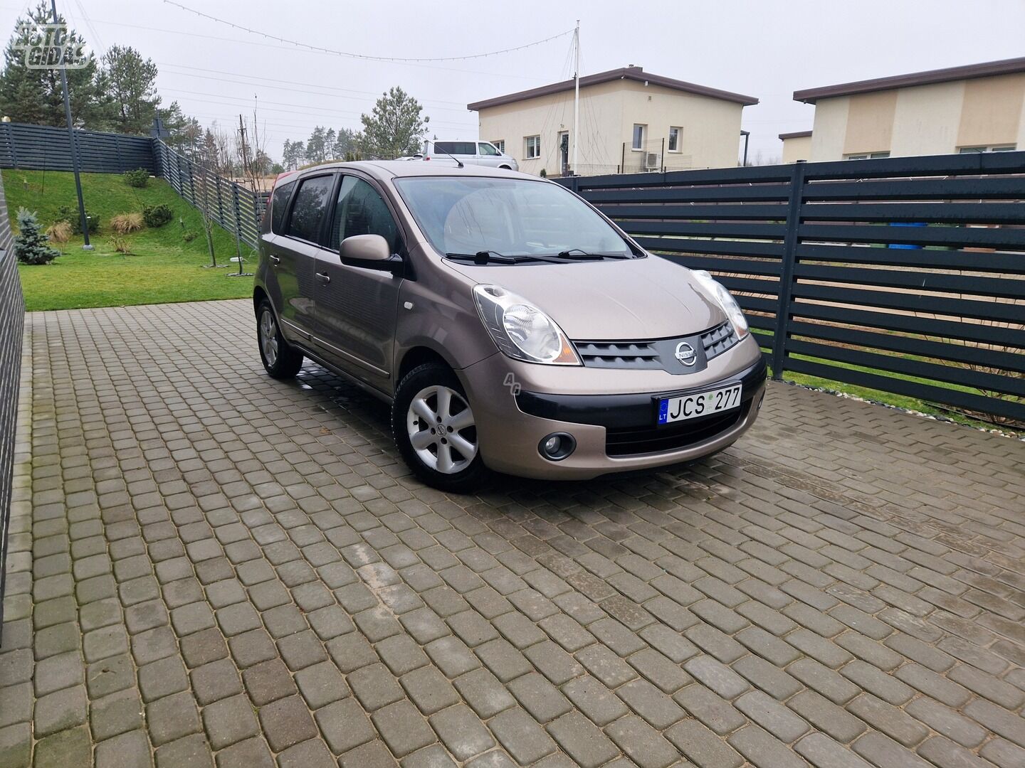 Nissan Note 2007 y Hatchback