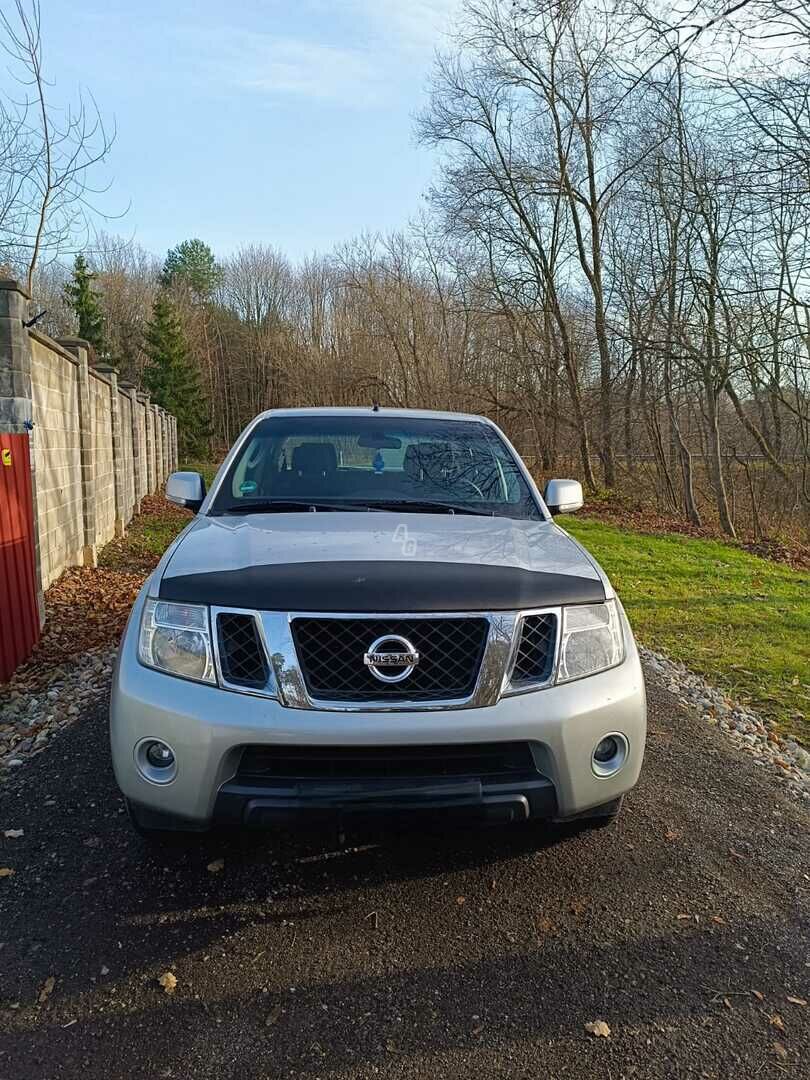 Nissan Navara 2010 г Пикап