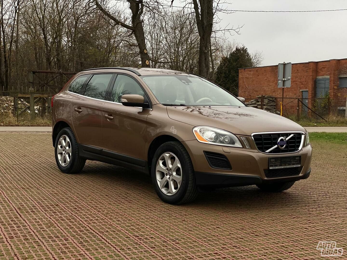 Volvo XC60 2010 y Off-road / Crossover