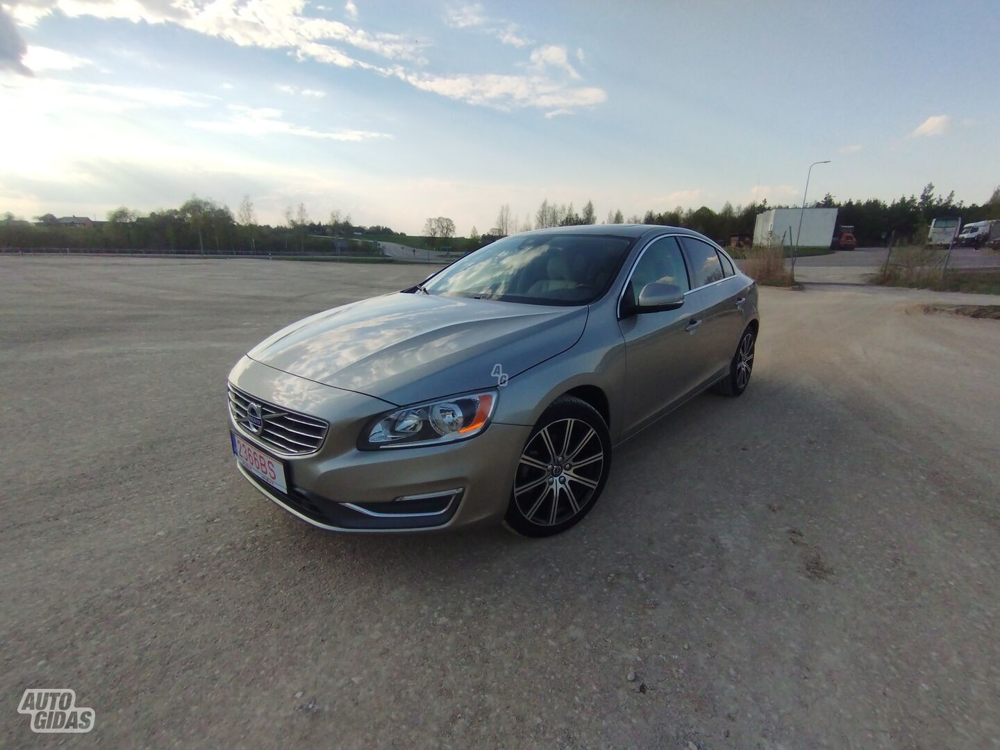 Volvo S60 T5 INSCRIPTION 2016 y