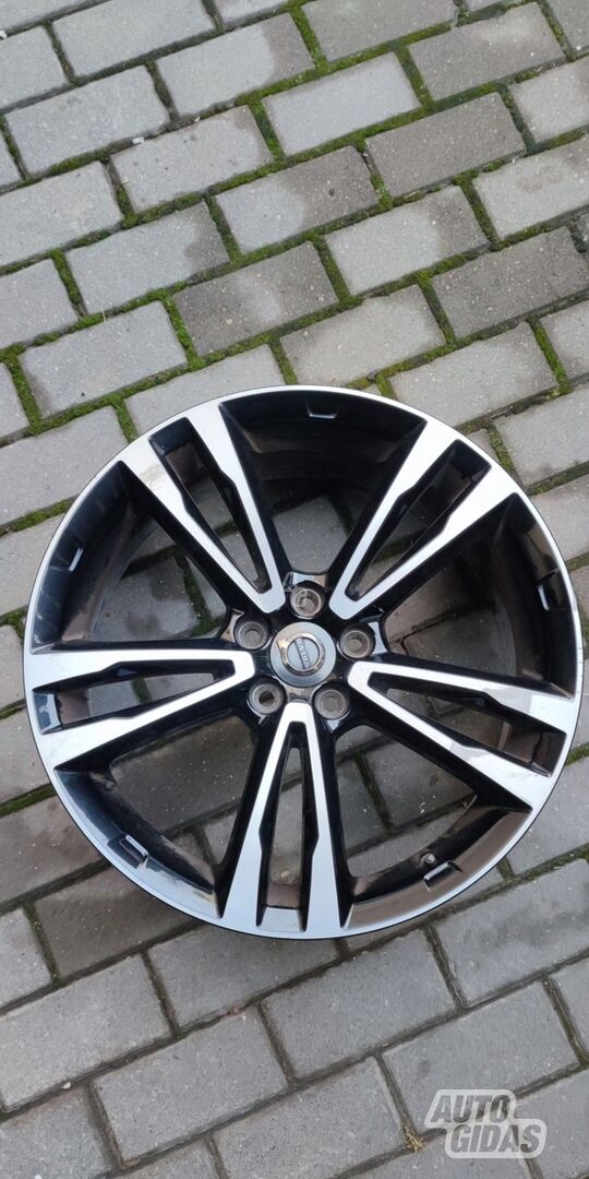 Volvo light alloy R19 rims