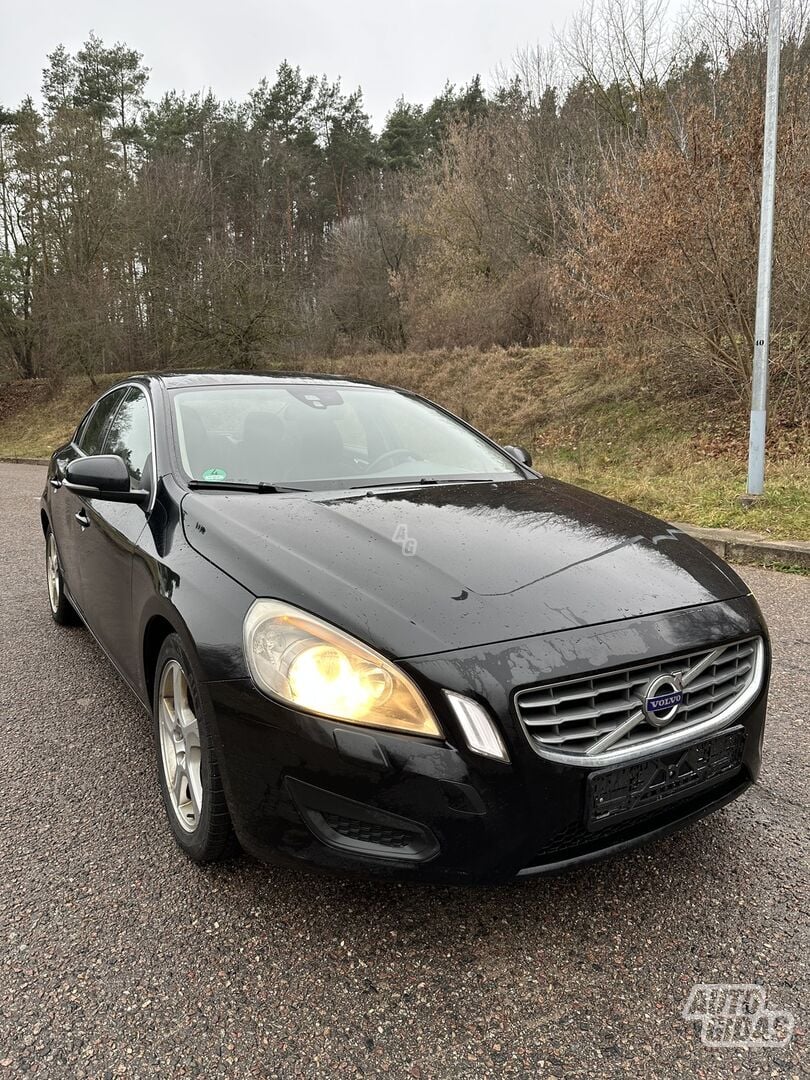 Volvo S60 II 2011 m