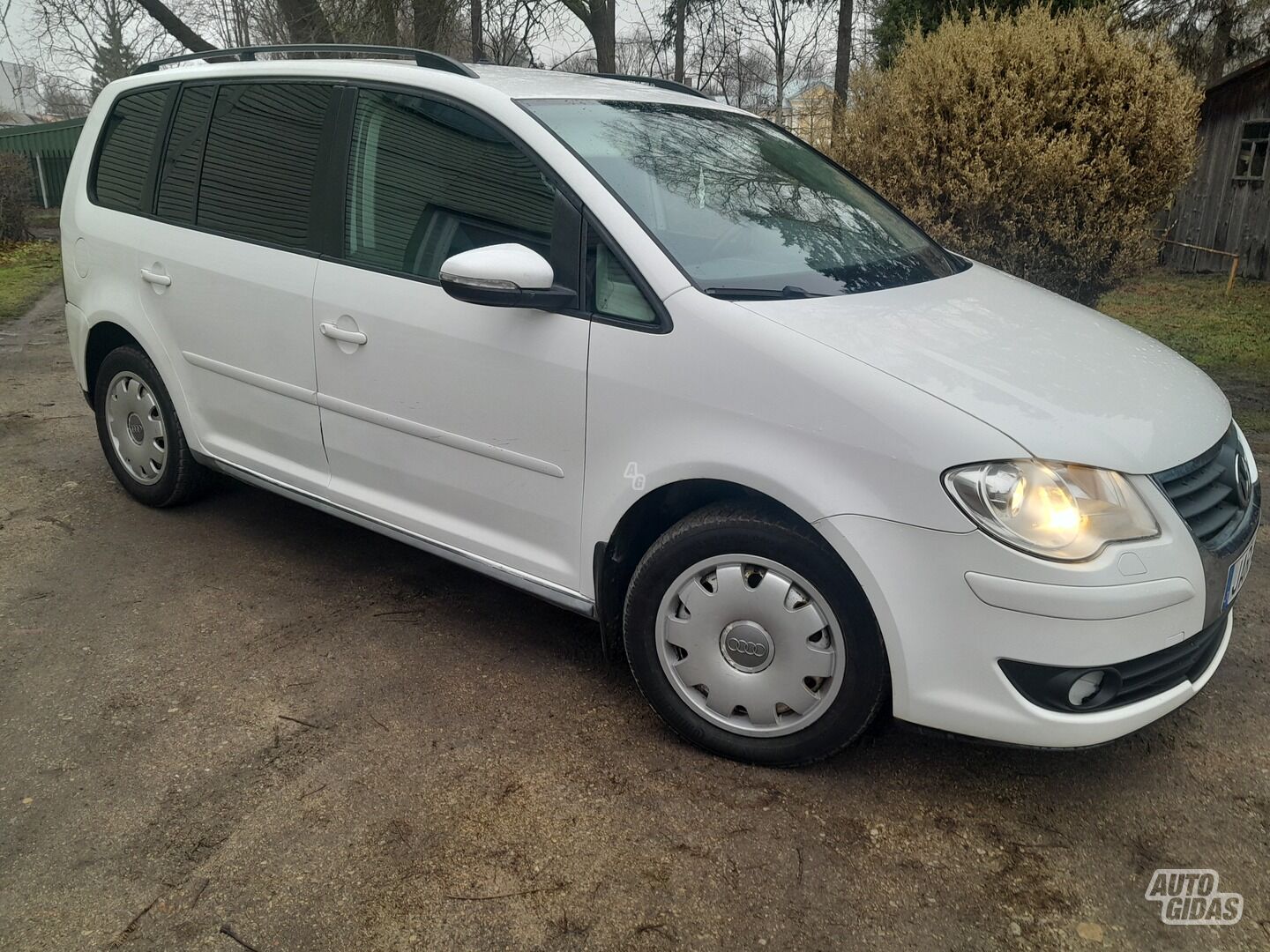 Volkswagen Touran I 2010 y