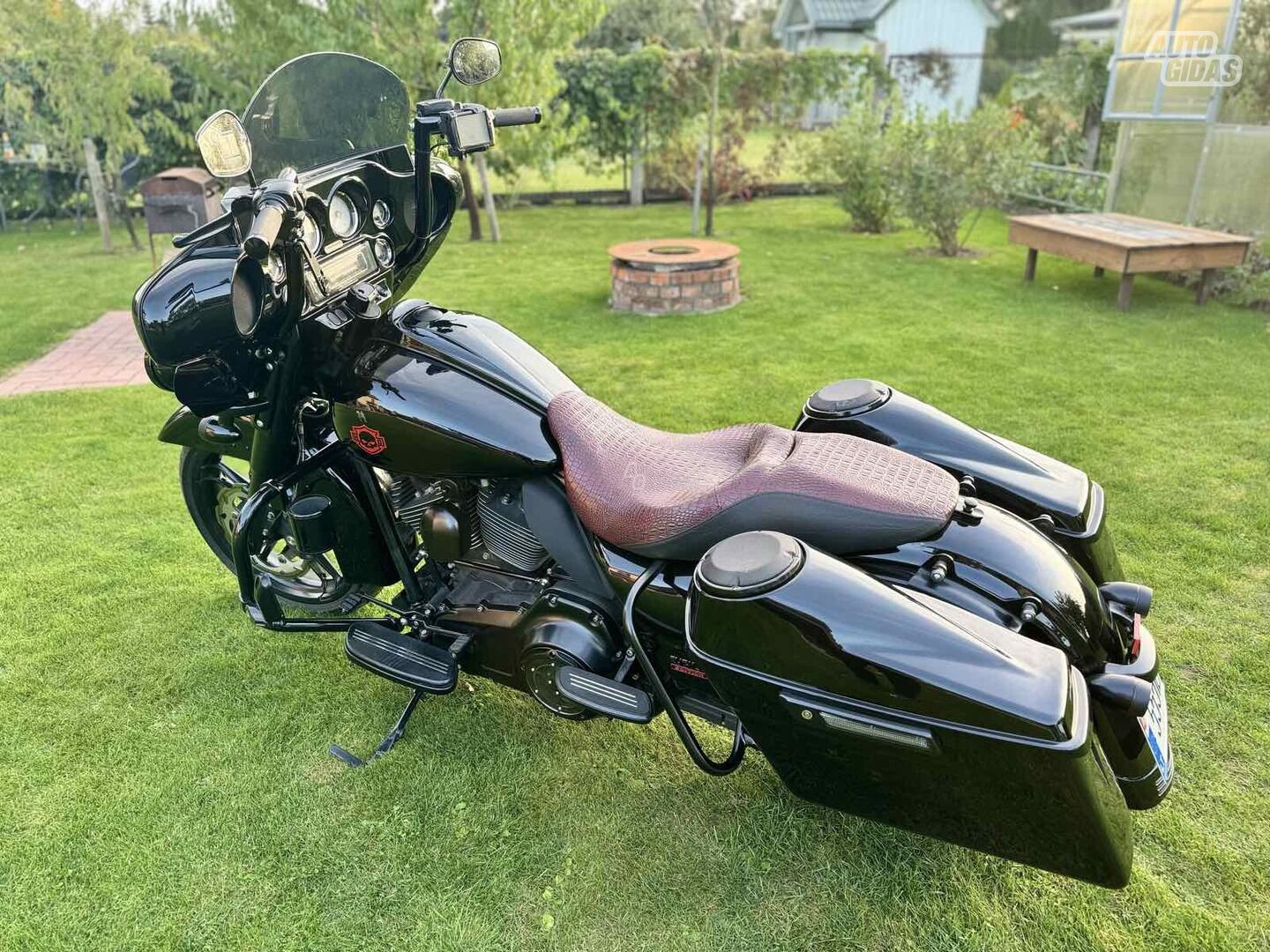 Harley-Davidson FLHX 2013 г Чопер / Cruiser / Custom мотоцикл