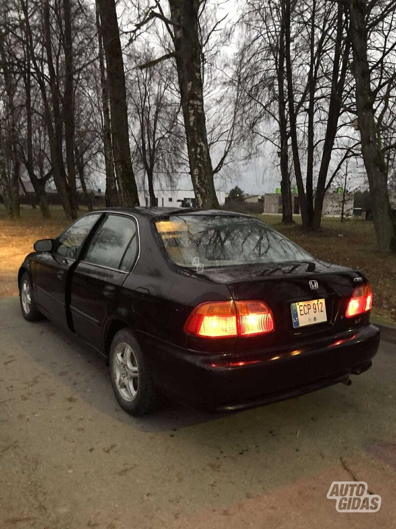 Honda Civic 1999 г Седан