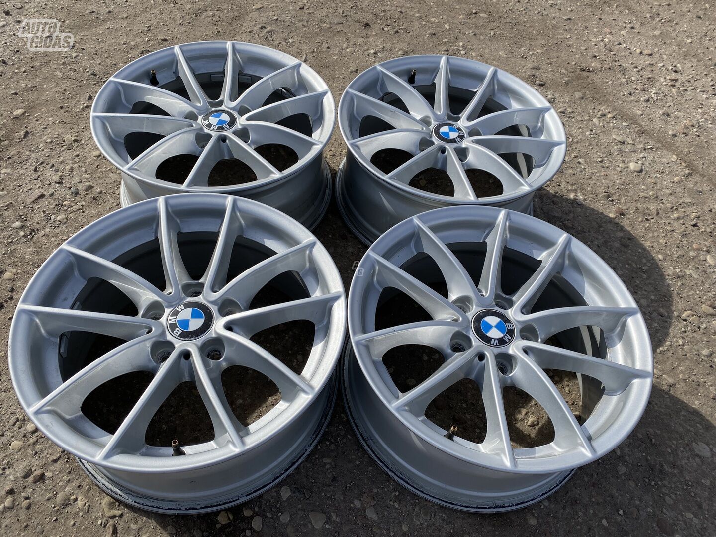 BMW Siunciam, 7,5J ET32 light alloy R17 rims