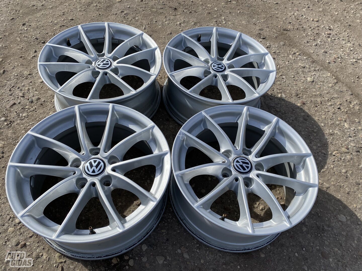 Volkswagen Siunciam, 7,5J ET32 light alloy R17 rims