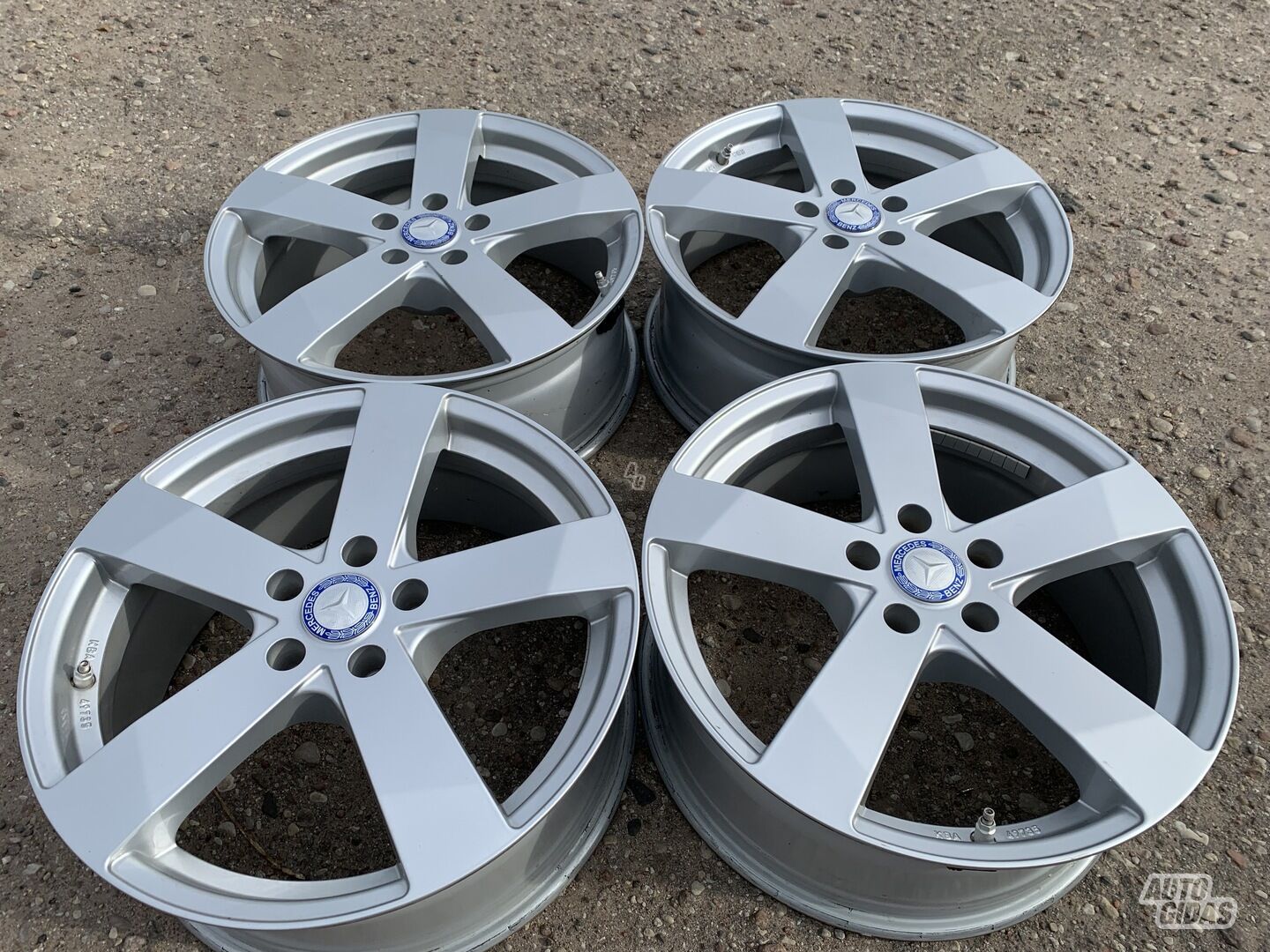 Mercedes-Benz light alloy R17 rims