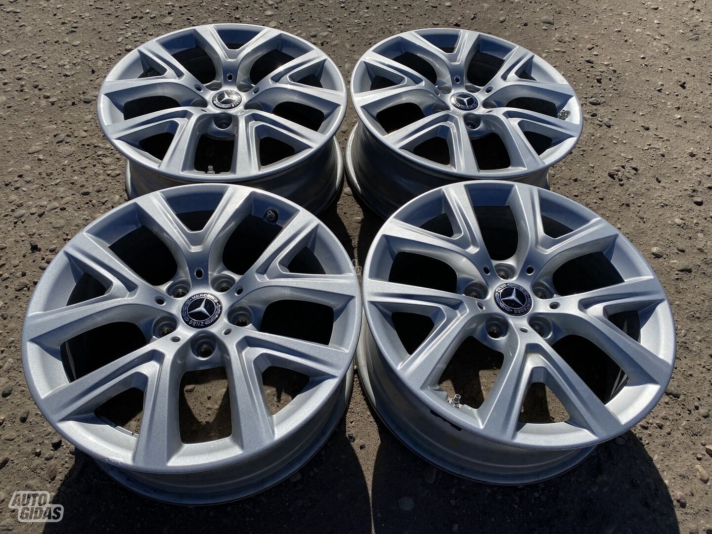 Mercedes-Benz Siunciam, 6,5J ET39 light alloy R17 rims