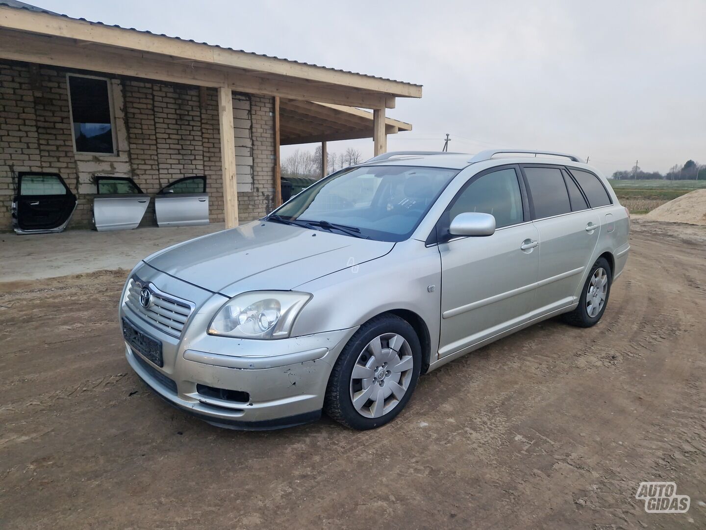 Toyota Avensis 2005 m dalys