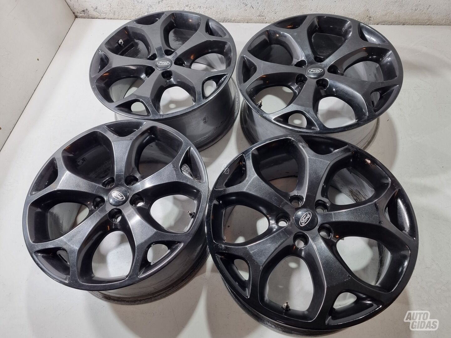 Ford R18 originalūs Mondeo light alloy R18 rims