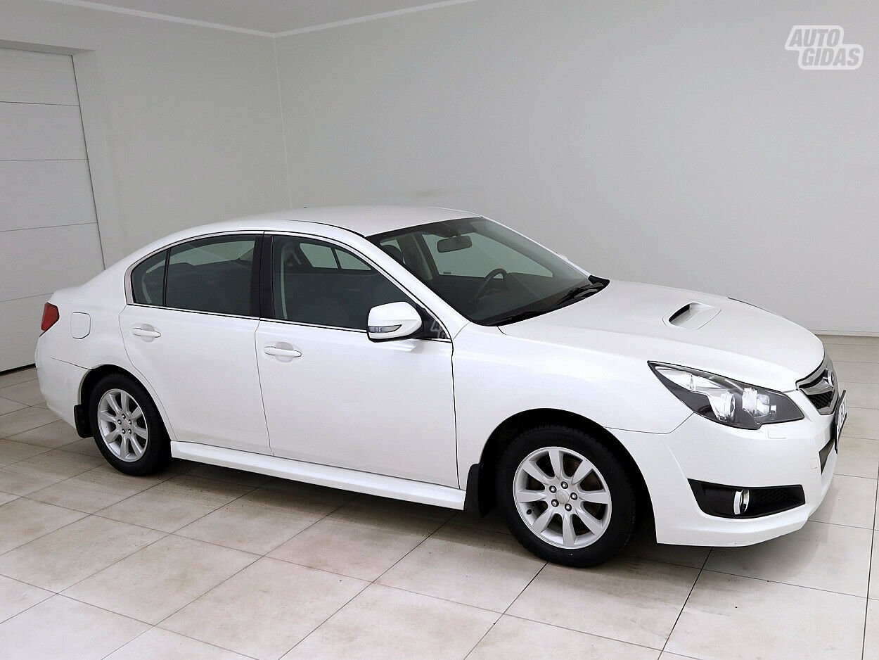 Subaru Legacy 2010 y Sedan