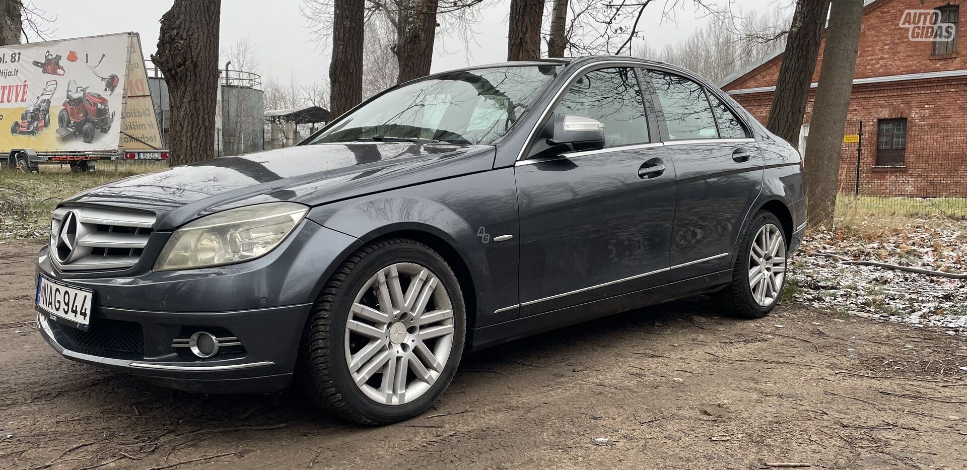 Mercedes-Benz 220 2010 y Sedan