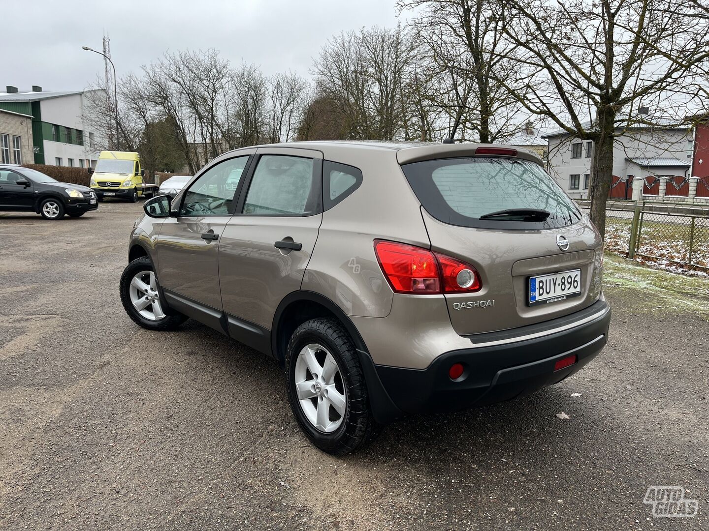 Nissan Qashqai 2009 y Off-road / Crossover