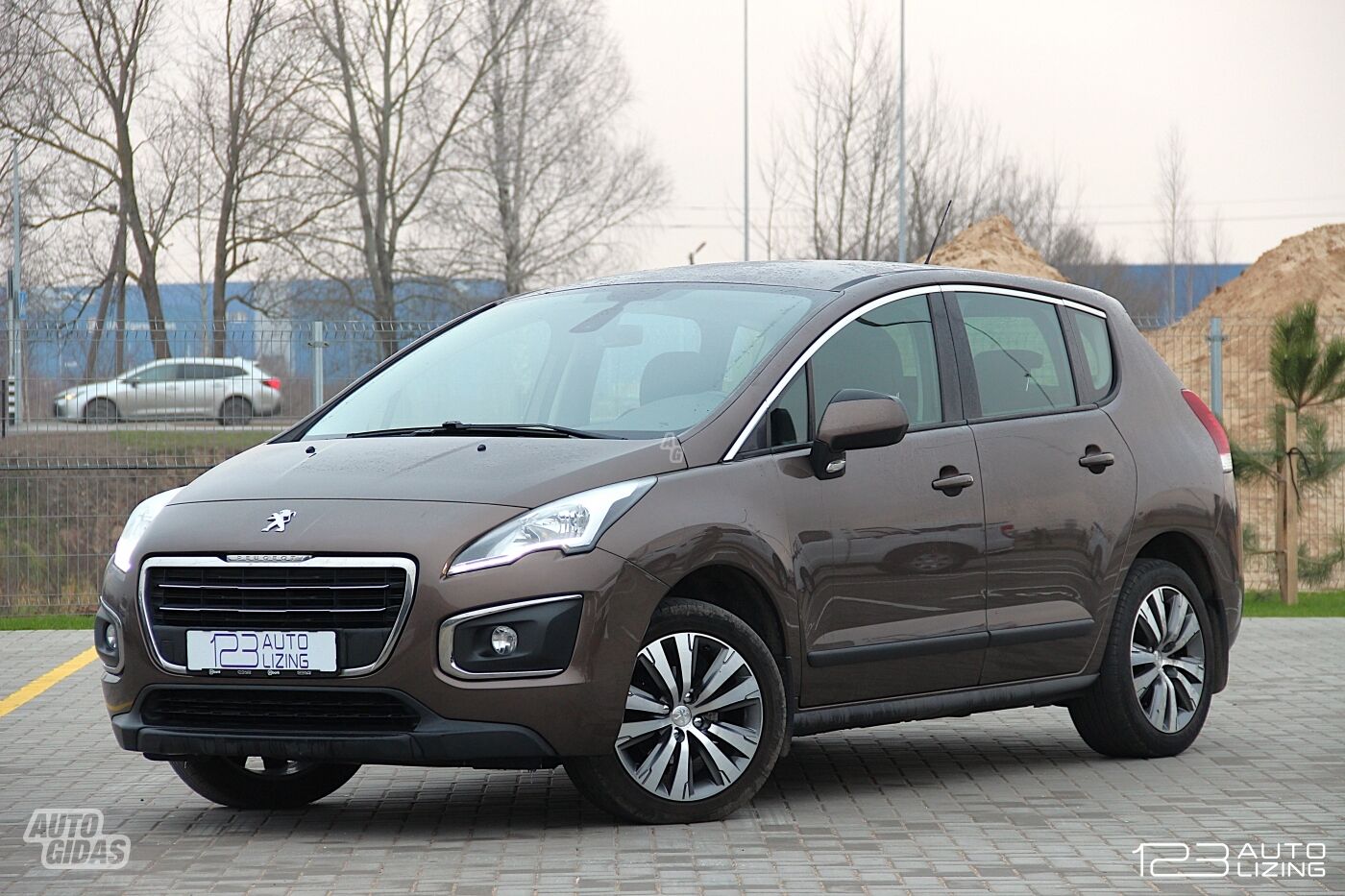 Peugeot 3008 2015 y Off-road / Crossover