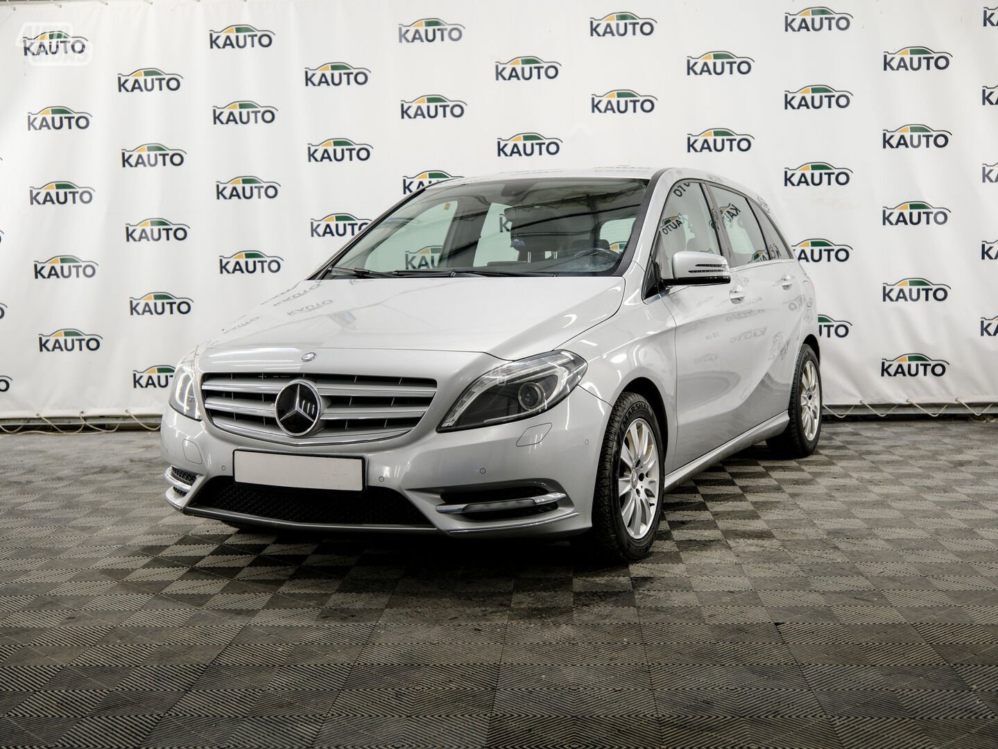 Mercedes-Benz B180 2012 y Van