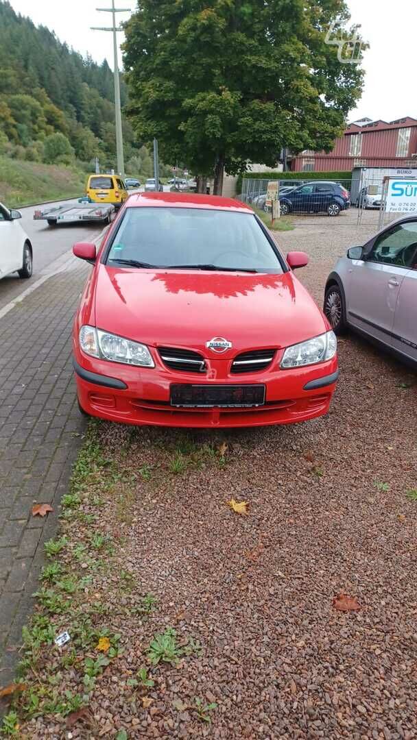 Nissan Almera 2001 m Hečbekas